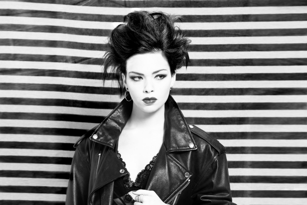 PUNK IS NOT DEAD Direttamente dallo street style della 80's London,ricrea l'effetto punk grazie ad una speciale resina fissante!