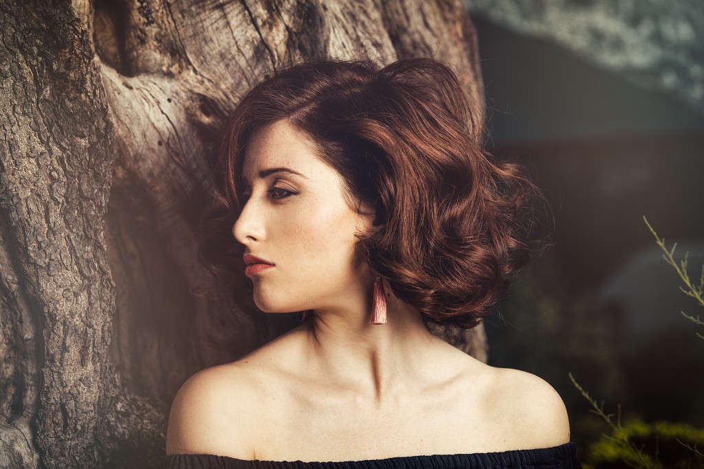 Romance story Rosso vibrante e glamour anni '50 per il "bob" di questa stagione.