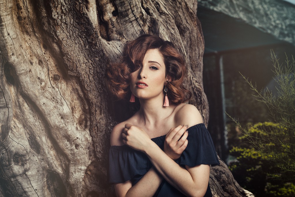 Romance story Rosso vibrante e glamour anni '50 per il "bob" di questa stagione.